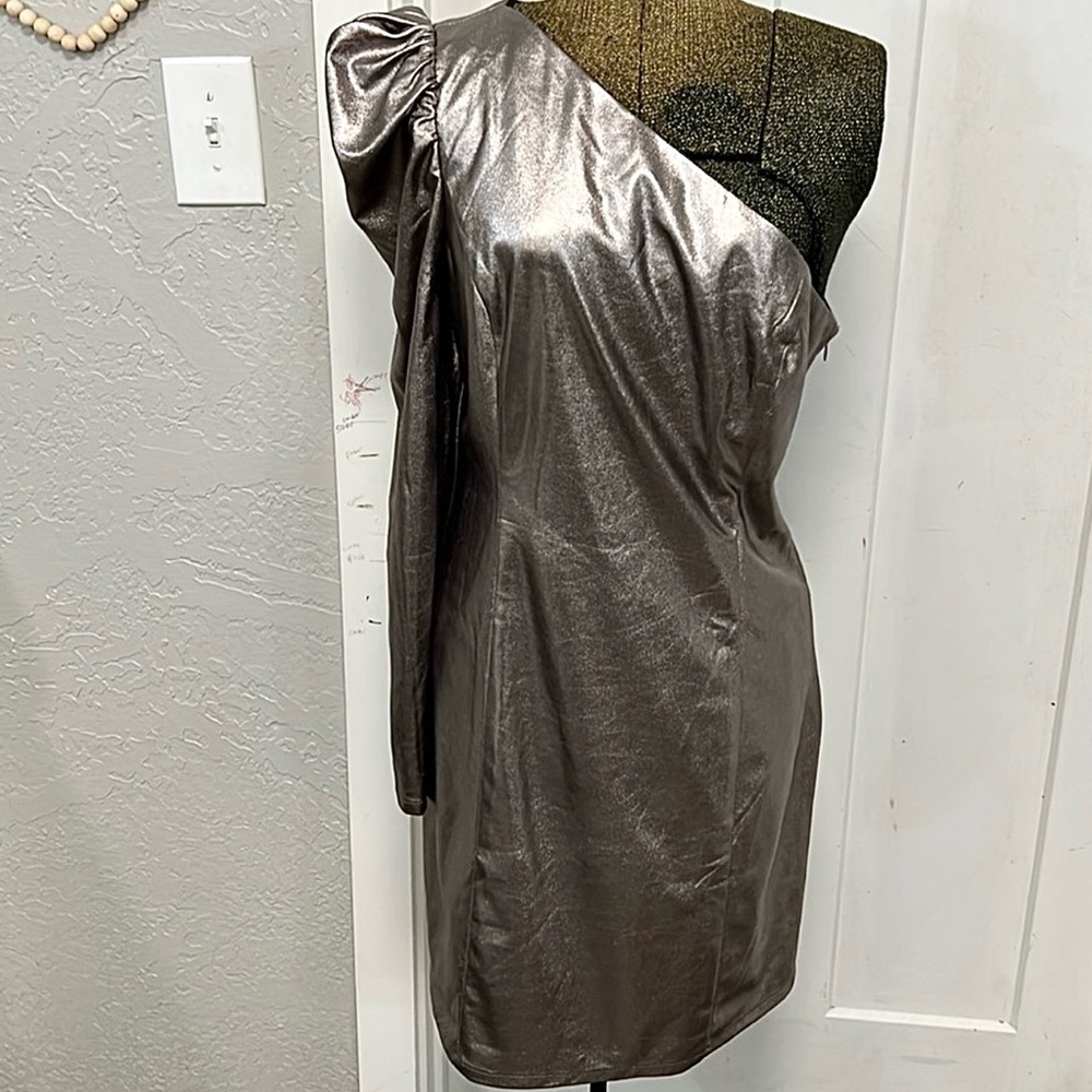 LOVERS + FRIENDS SILVER ONE SHOULDER LONG SLEEVE LARGE